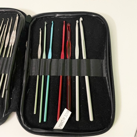 Mixed Lot of Crochet Hooks with Case - Picture 4 of 14